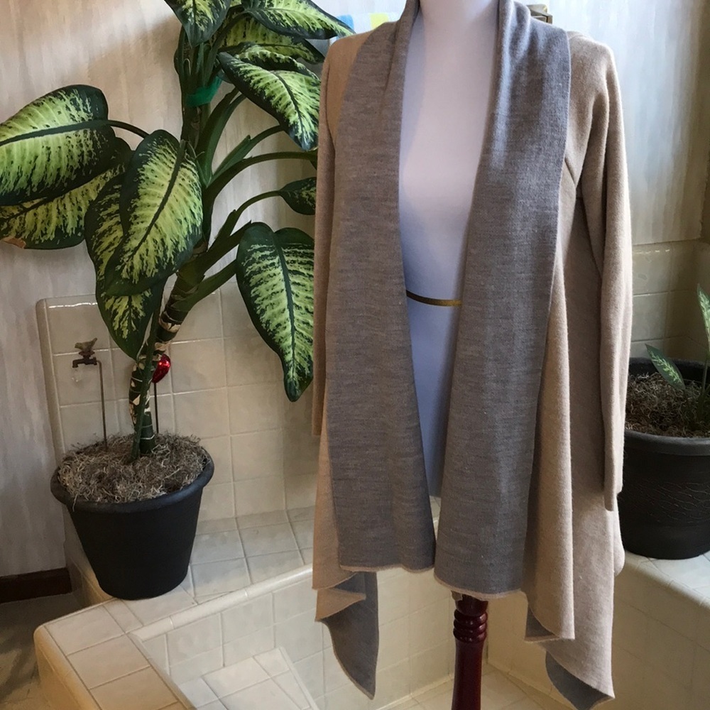 Love by Design gorgeous gray and beige sweater